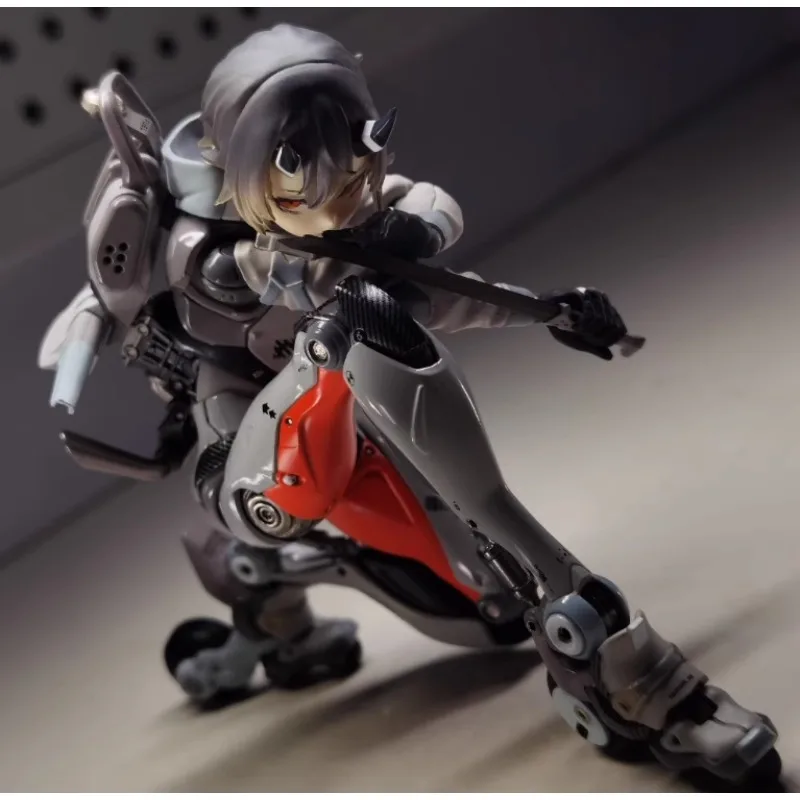 여름 애니메이션 시즌 소녀 오토바이 레이디 인형 새로운 색상 구성 트렌디 플레이 움직일 수있는 그림 모델 남성 장식 선물