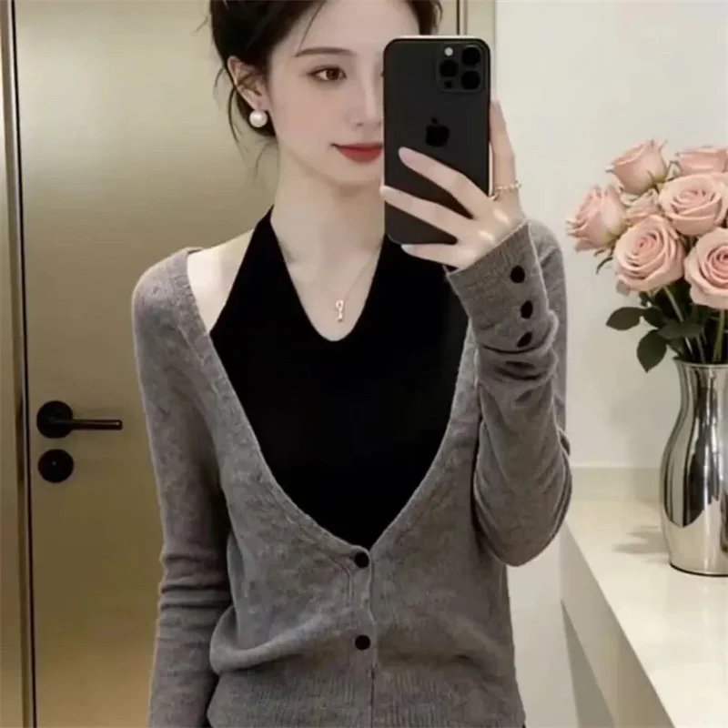 

Korean Ladies False Two Piece Casual Tops Spring Autumn Female Large Size 4XL T-shirt Women Fashion V Neck Patchwork Shirts Coat