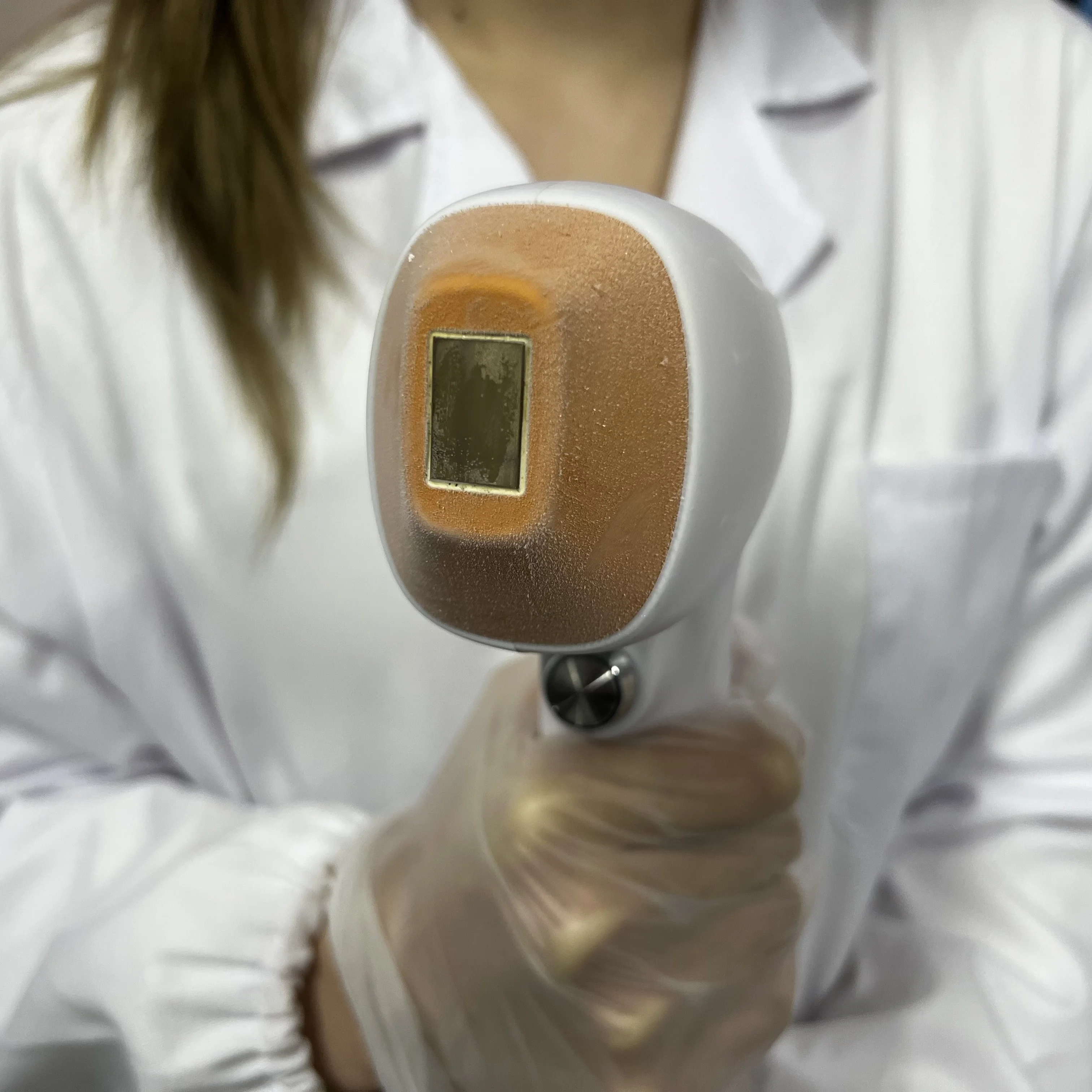 

Портативный высокомощный лазерный аппарат для удаления волос с охлаждением льдом, три диода, 755, 808, 1064 нм, 3 длины волны, безболезненный, 808 нм