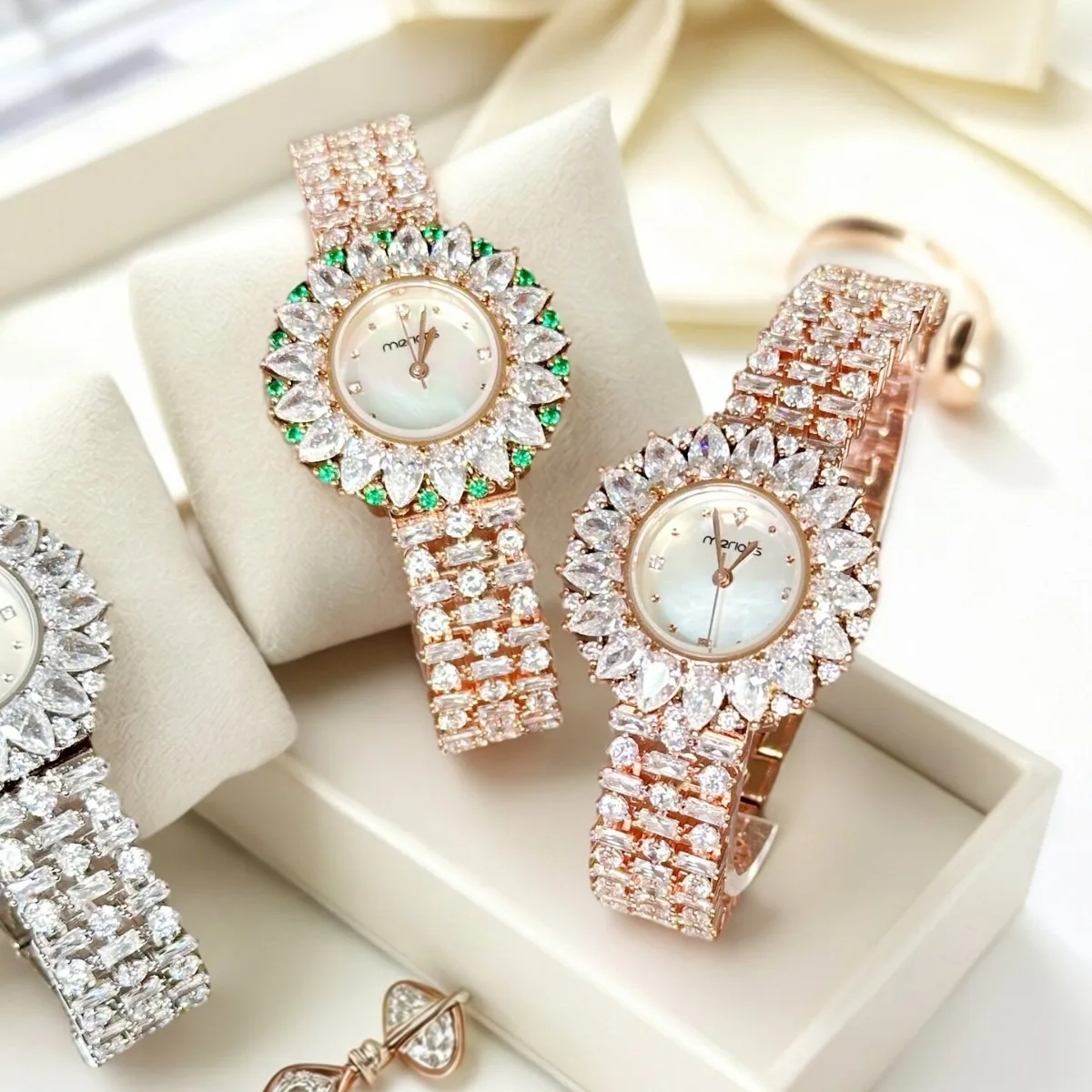 Mother of Pearl Dial Women Watch Luxury Cubic Zirconia Bracelet Watch Sparkling Crystal Flower Wristwatch Elegant Jewelry Gift