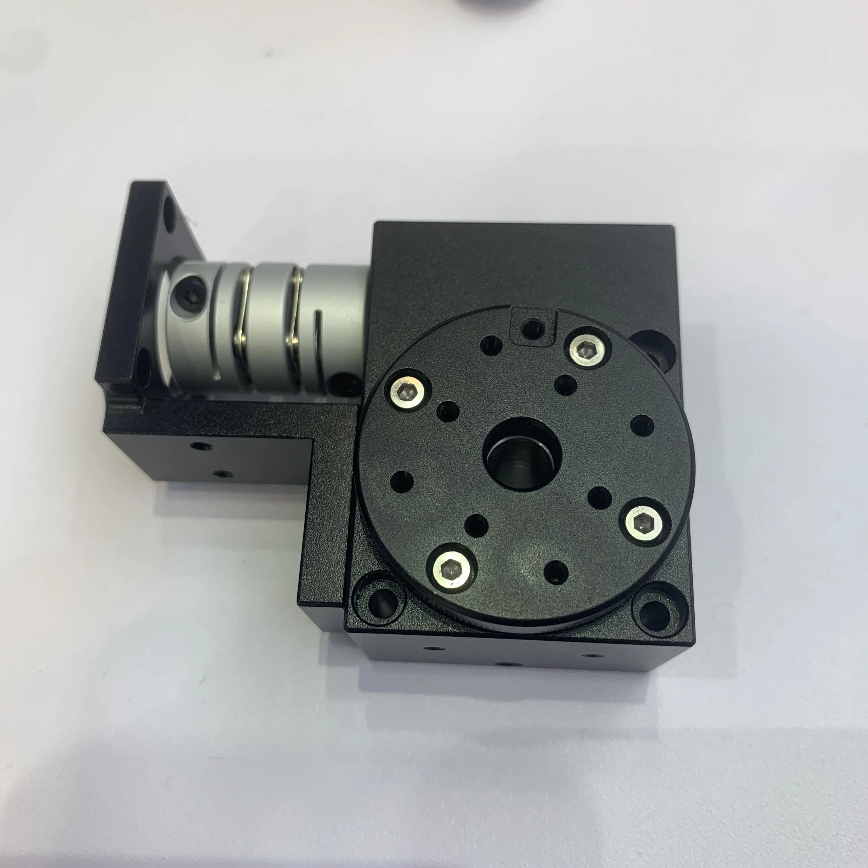High stability electric turntable for semiconductor manufacturing