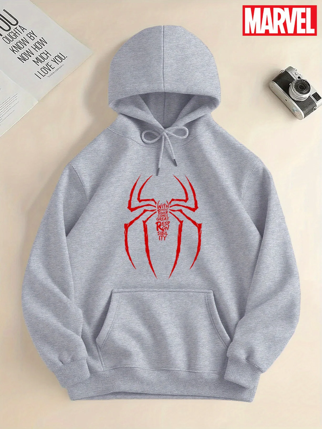 سويت شيرت بغطاء للرأس برسومات Spider-Verse للرجال - طباعة Spider-Web الرسمية وشعار Spider، تصميم البطل الخارق باللونين الأحمر والأسود، الكنغر