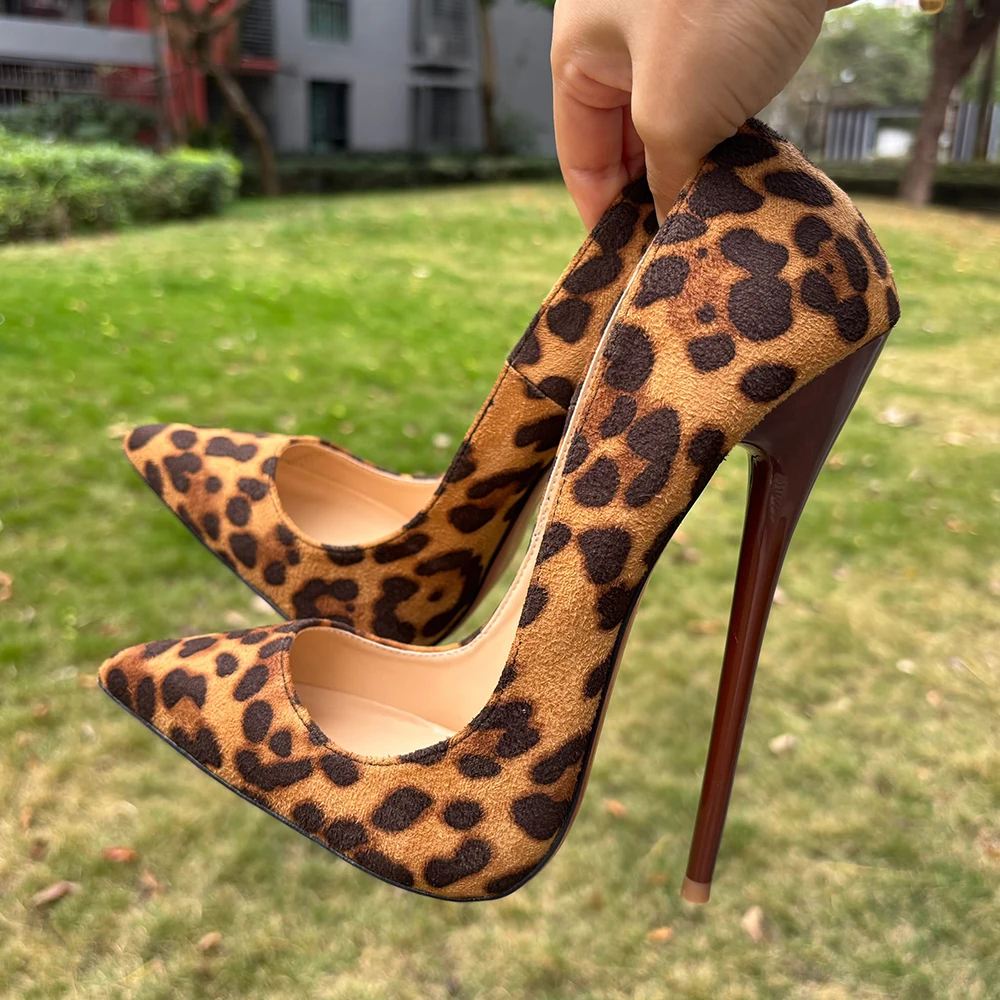 

Туфли-лодочки женские 2026 года, на ультравысоком каблуке 16 см, из замши с леопардовым принтом, сексуальные, на шпильке, с острым носком, для подиума и показов мод