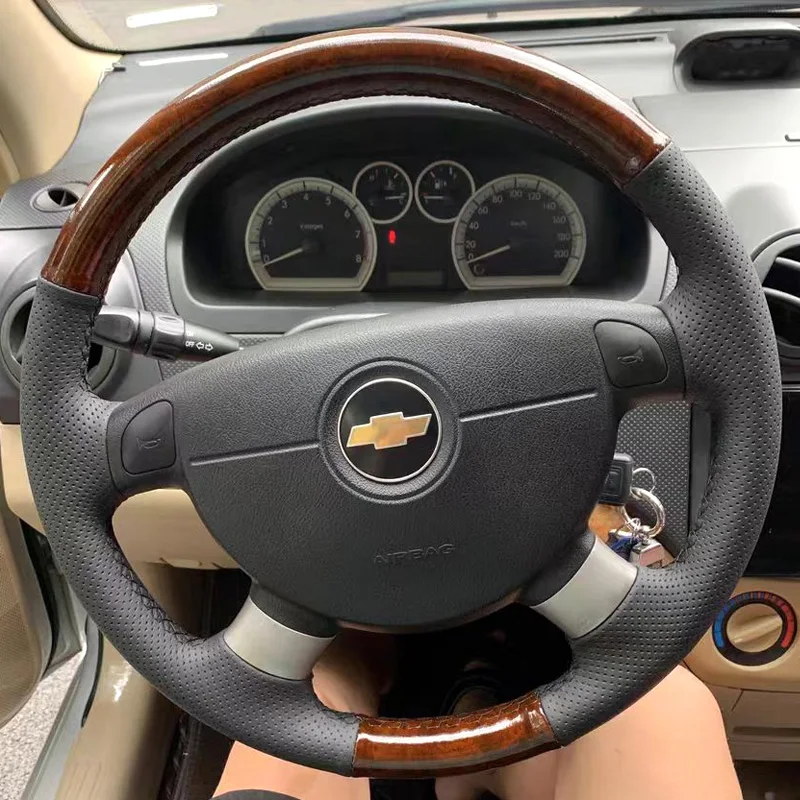 

Черный перфорированный деревянный кожаный чехол на руль автомобиля своими руками для Chevrolet Lova Aveo Buick Excelle Daewoo Gentra 2013-2015