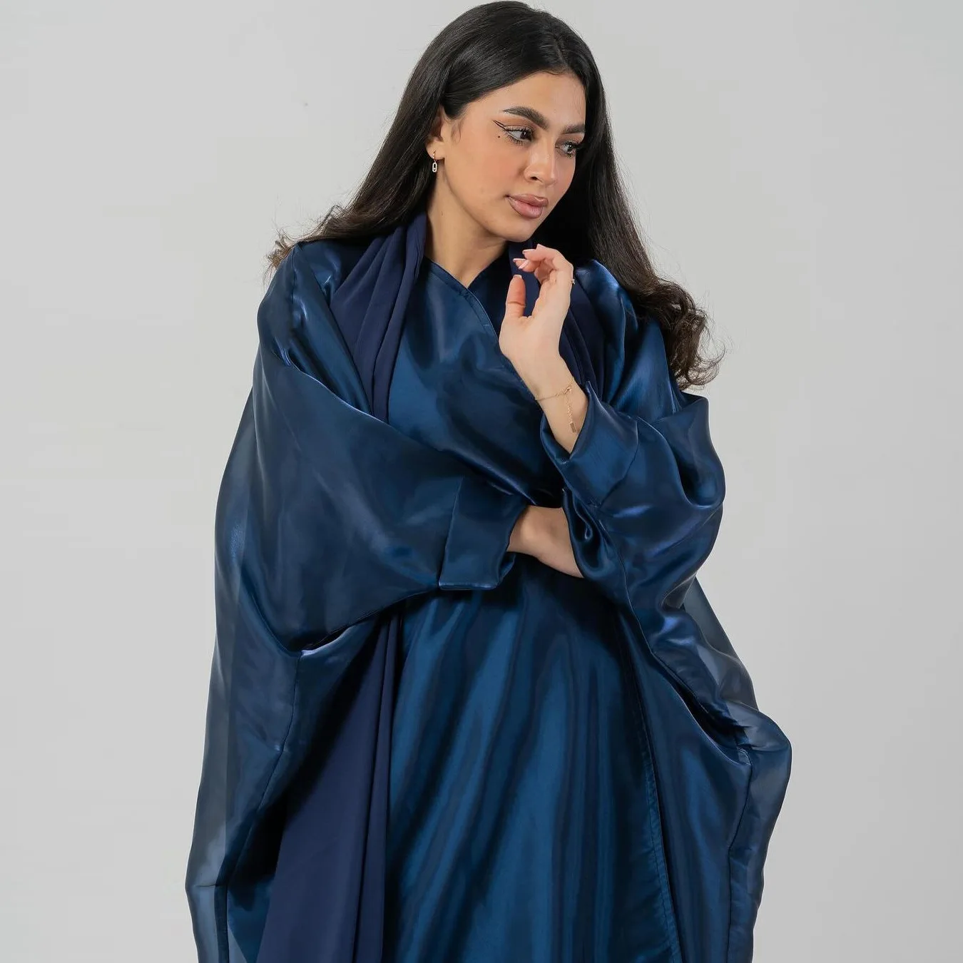 

Ramadan 2024 Luxury Shiny Satin Open Kimono Abaya Dubai Batwing Sleeve Abayas For Women Muslim Dress Islamic Clothing Kaftan