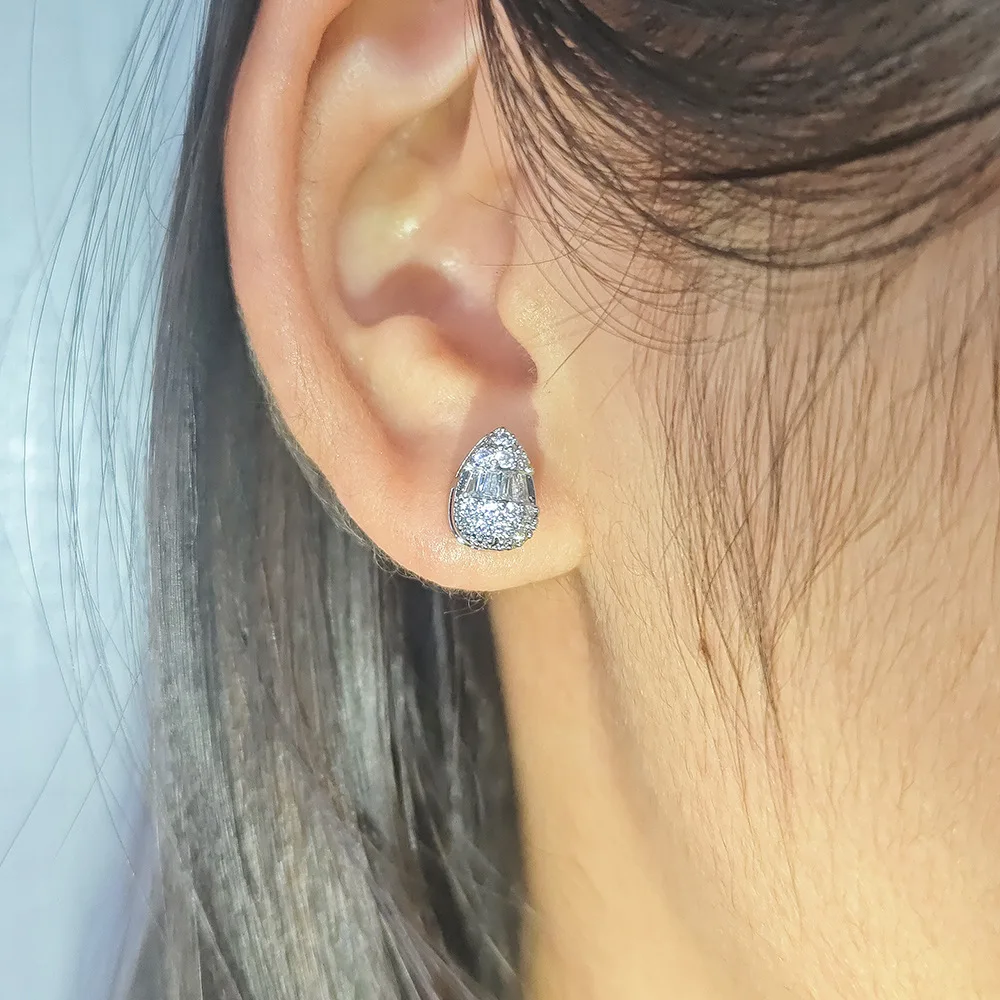 Delicate Water Drop Shaped Stud Earrings Luxury Silver Color Crystal CZ Ear Earrings for Women Fashion Versatile Jewelry E8080b