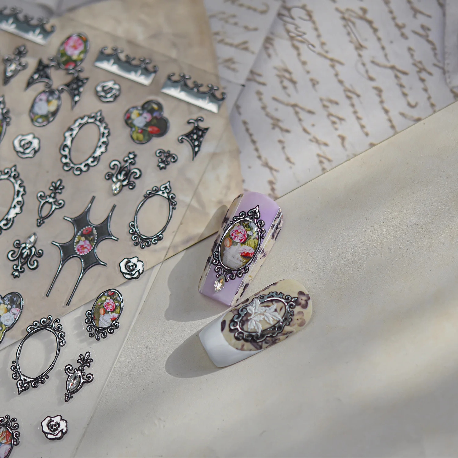 Adesivi per nail art floreali 5D di lusso Oro Argento Cornice in metallo stile cinese Strass di cristallo lucido Decalcomania per manicure autoadesiva