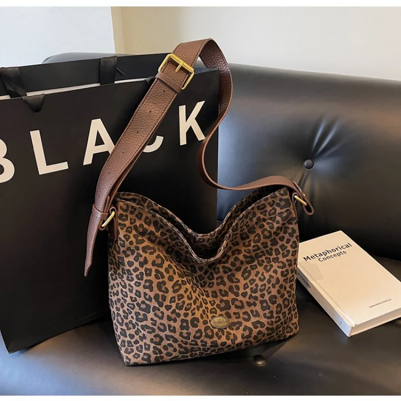 

Famous Designer Elegant Leather Women's Crossbody Bag Luxury Brand Trendy Classic Commuter Vintage Daily Bag​