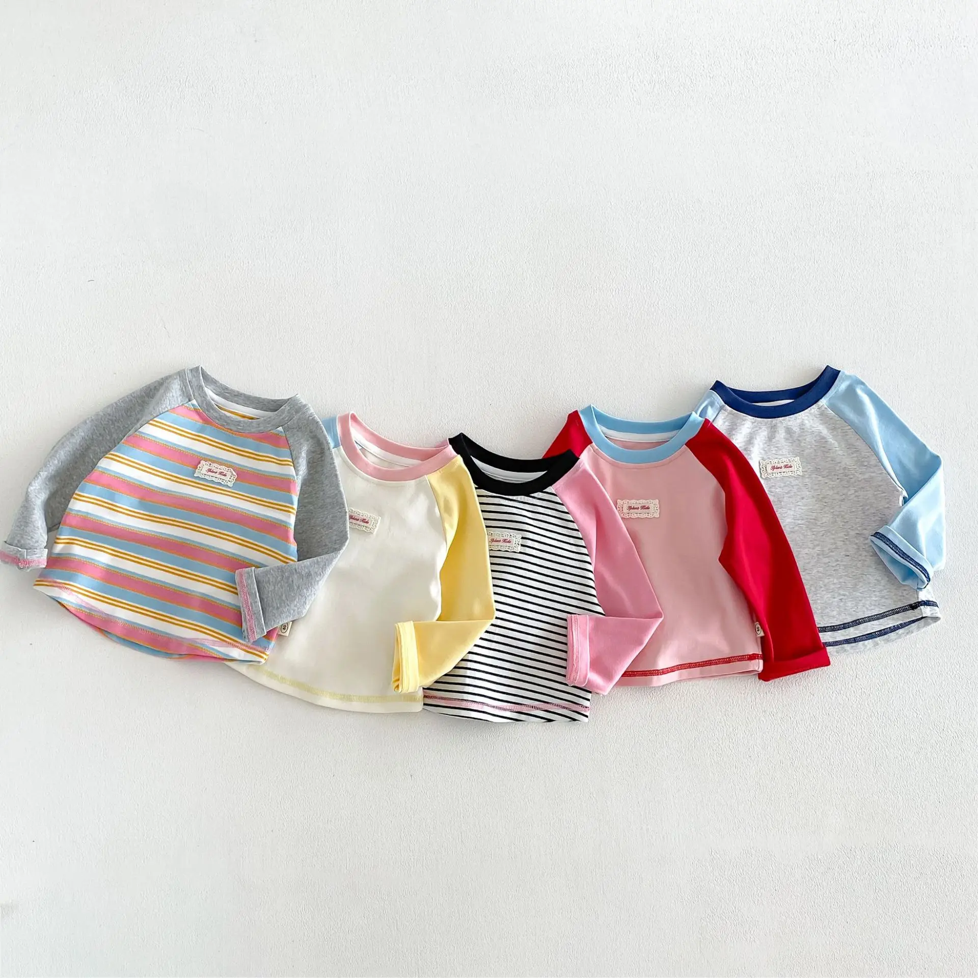 Herbst-Kinder-Langarm-T-Shirt mit Buchstaben-Aufnäher, Streifen und Farbblockierung für Mädchen und Jungen, Weiche Baumwolle Kinderkleidung – Detail 3