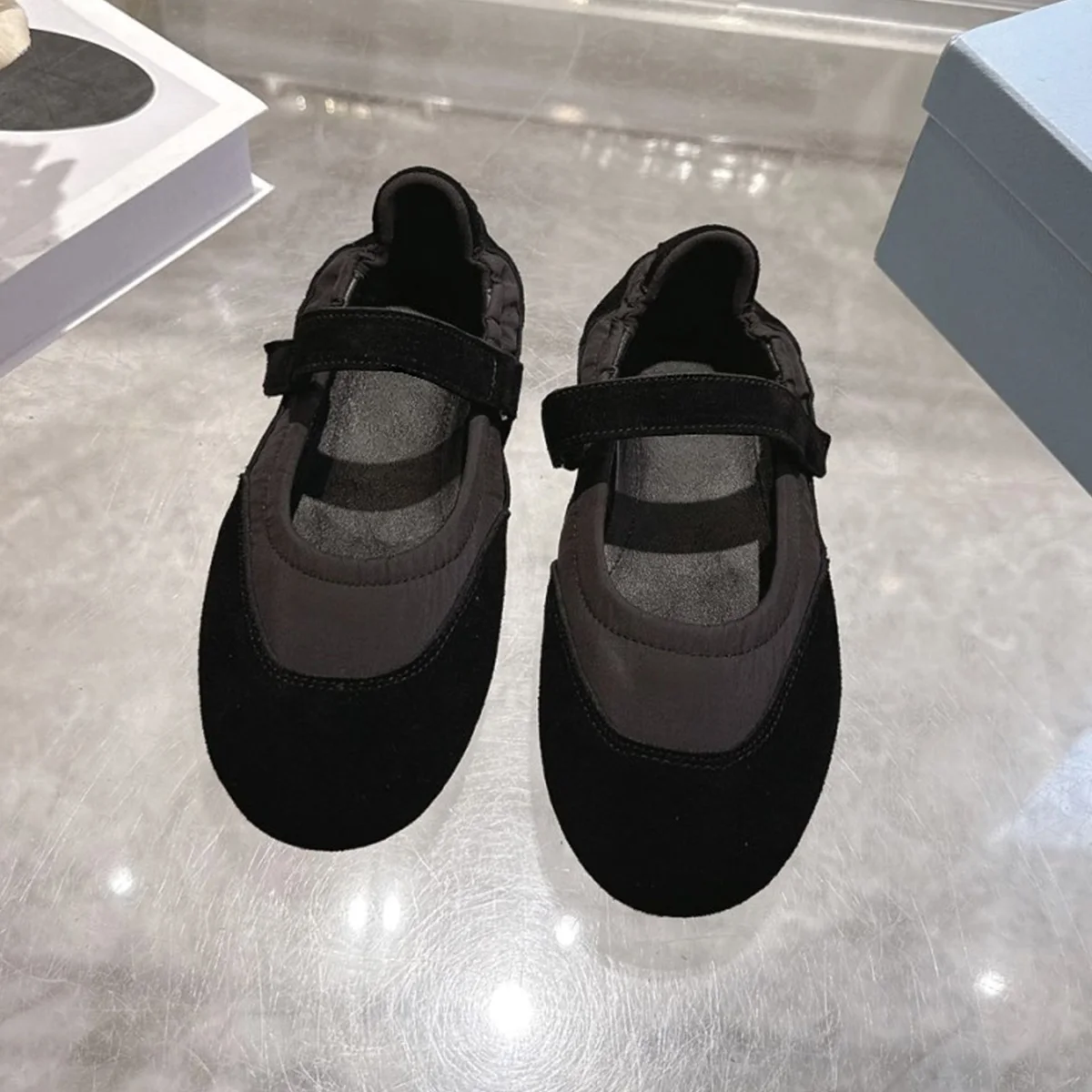2026 High Quality Autumn Women Single Strap Round Toe Elastic Back Flat Shoes For Daily Wear ch26030135