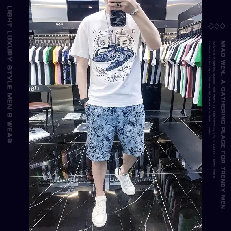 Men\'s Short-sleeved T-shirt Casual Suit Fashion Summer Loose Fashion Crew-neck Printed Top Shorts Two-piece Set