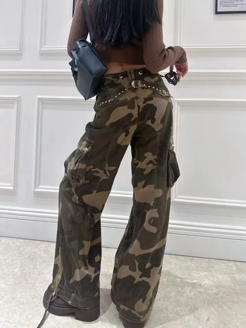 Fashionable and trendy women's work pants with trendy and stylish rivets, large pockets, camouflage straight leg pants