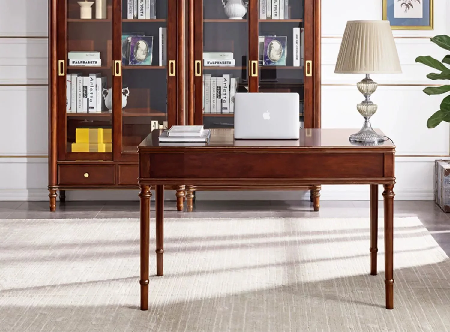 Amerikanischer kleiner Schreibtisch aus massivem Holz, leichter Luxus-Computertisch mit drei Pumpen aus Buche