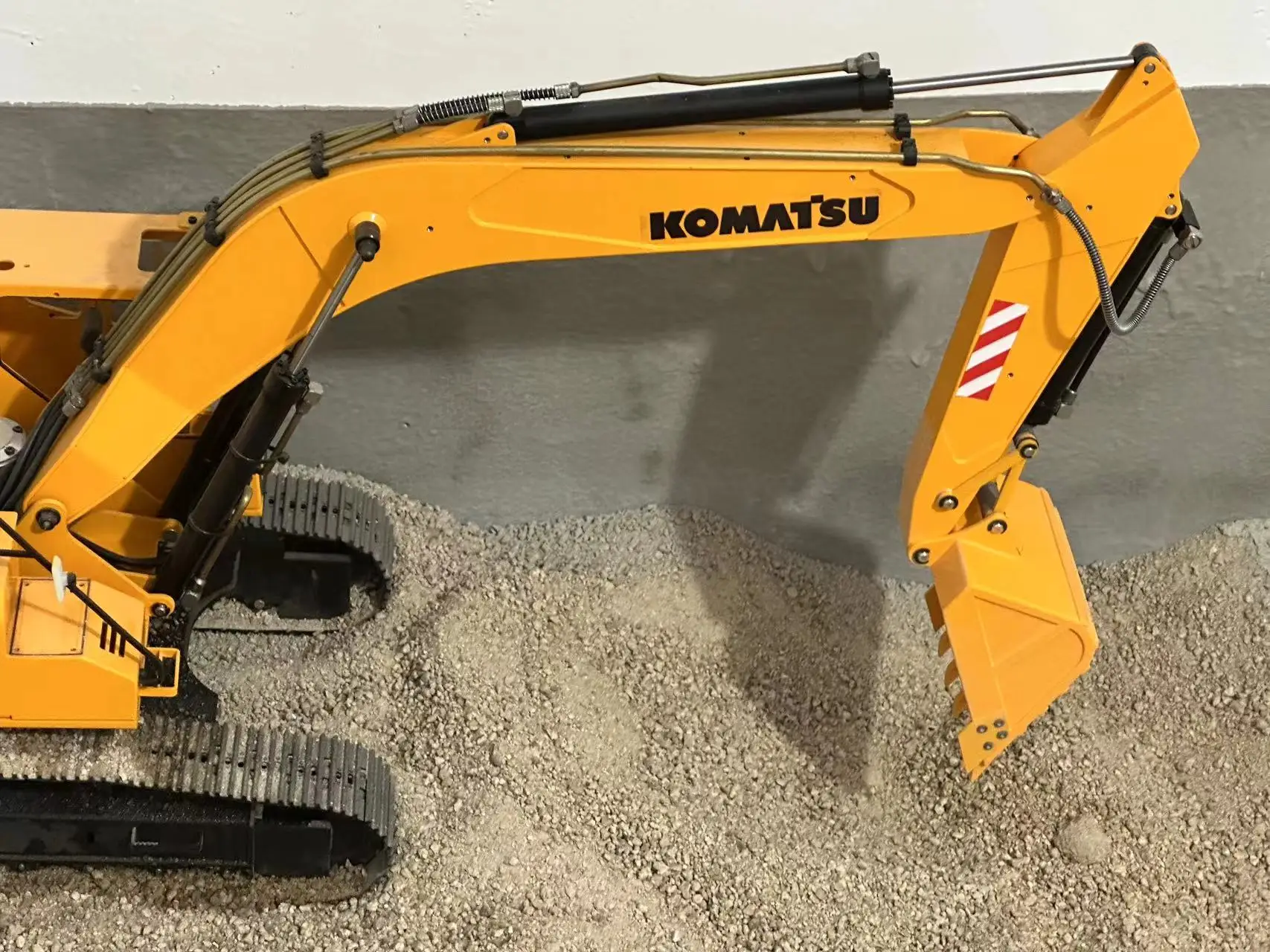 

Sample Promotion! 1/12 RC Model Hydraulic Excavator PC270 Certified by CE