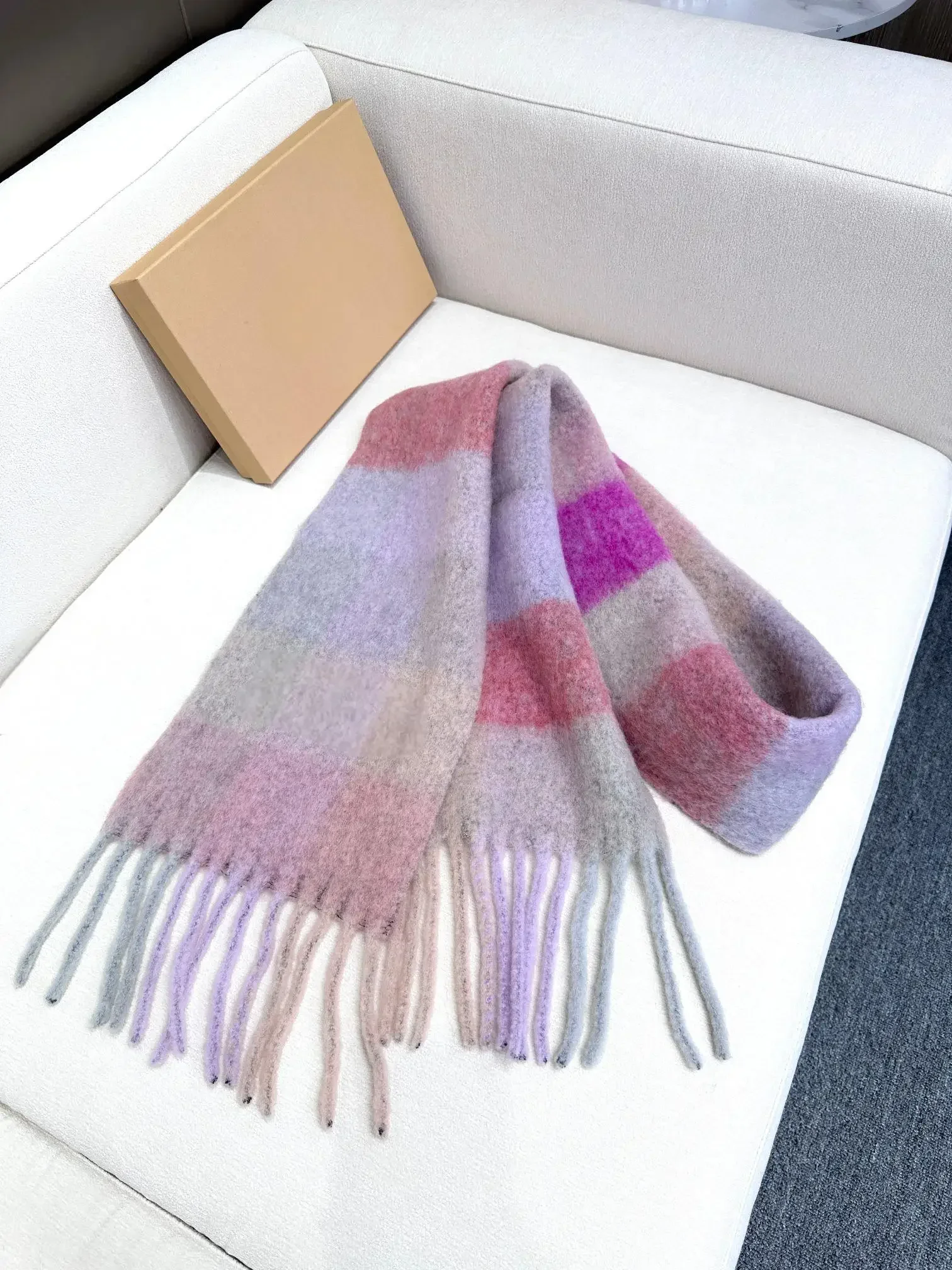 

Этот стильный высококачественный радужный шарф/шаль – это незаменимый для женщин и идеальный подарок для пар. Высококачественный шарф/шаль.