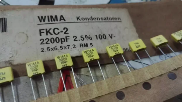 

20 шт./лот оригинальные немецкие желтые WIMA FKC-2 2200PF 100 В 2,5% 2,5X6,5X7,2 мм P:5 мм аудиопленочные конденсаторы бесплатная доставка