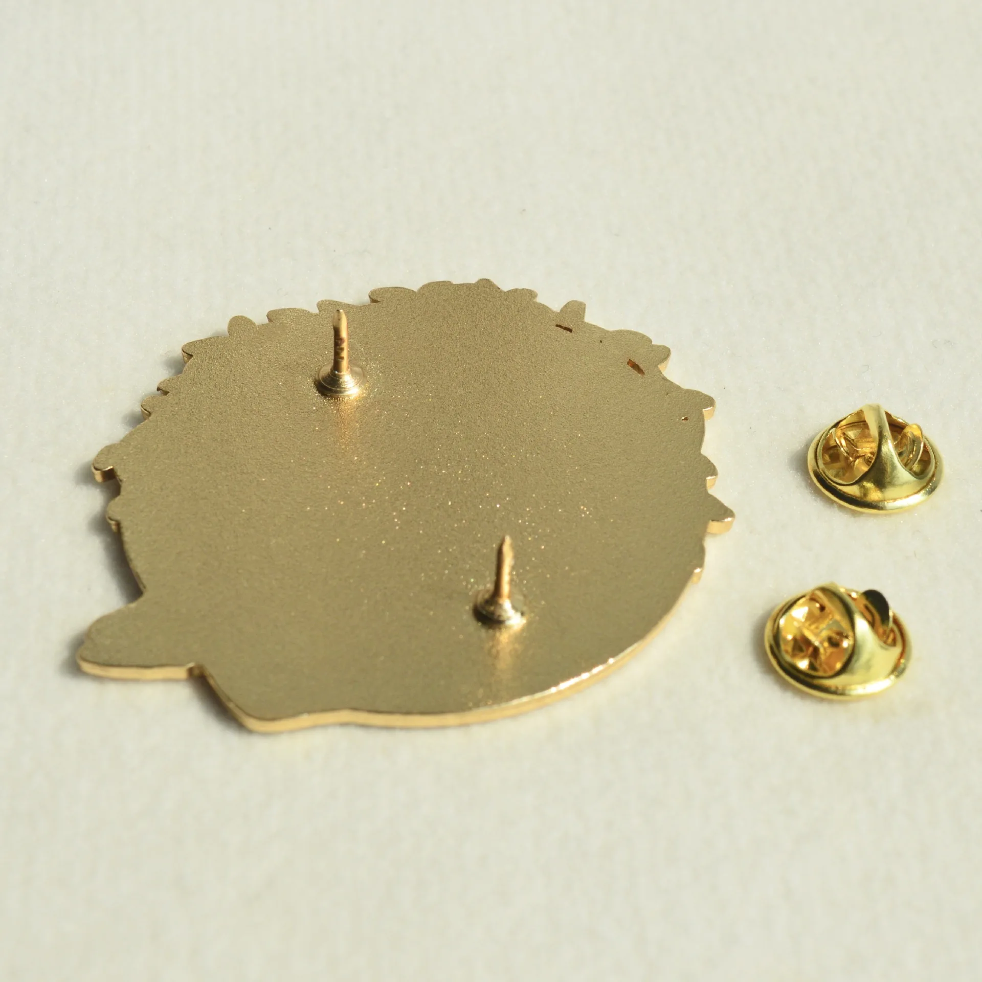 فريرين: ما وراء نهاية الرحلة المينا شارات السرخس دبابيس مانغا دبابيس أنيمي شارة لحقيبة الظهر الملابس التلبيب تأثيري لعبة الهدايا