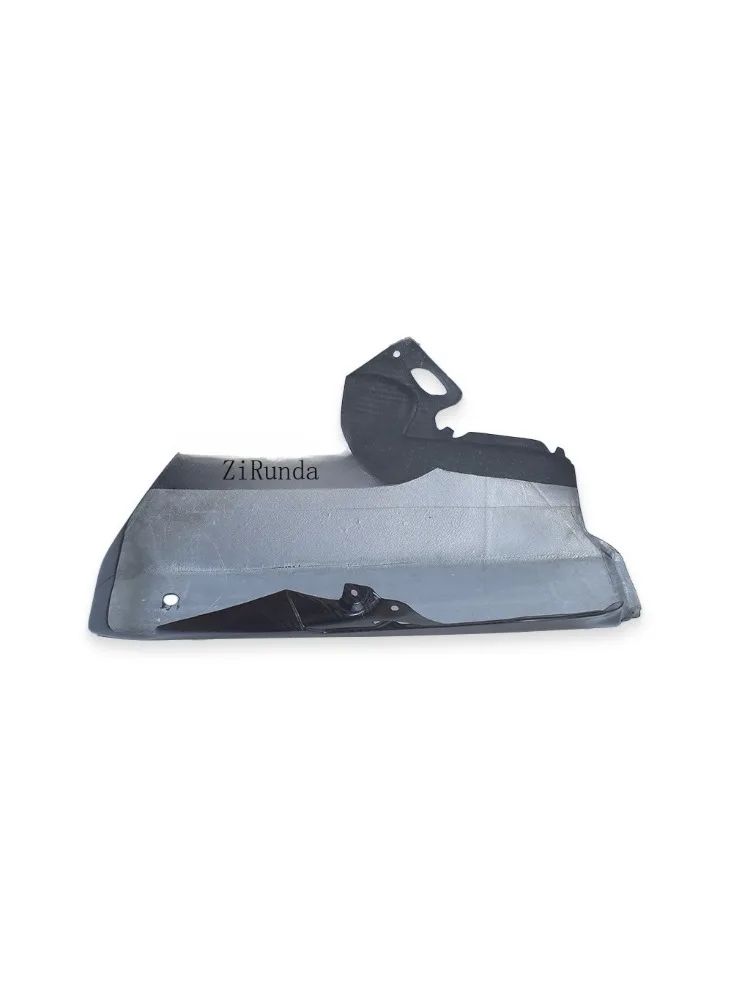 Motocyklowa modyfikowana skorupa z włókna węglowego otoczona dolną kieszenią deflektora