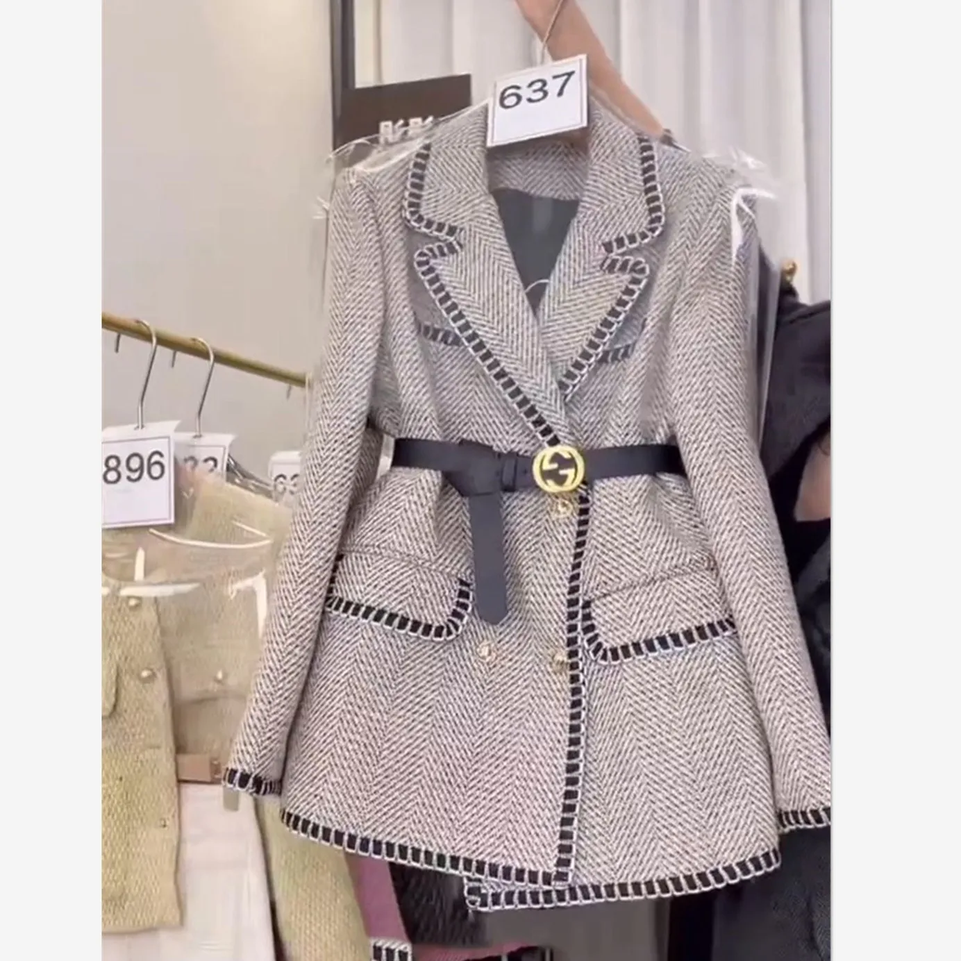 Why the Patchwork Tweed Jacket Is the Ultimate Fall-Winter Wardrobe Staple for Modern Women