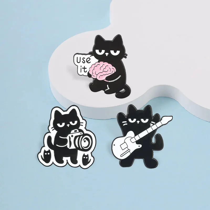 Niedliches schwarzes Katzen-Meme-Emaille-Pin-Set „Use It“ – Gehirn, Gitarre, Kamera, Katzen-Broschen, coole Tier-Anstecknadeln, Schmuckgeschenk für Freunde – Detail 6