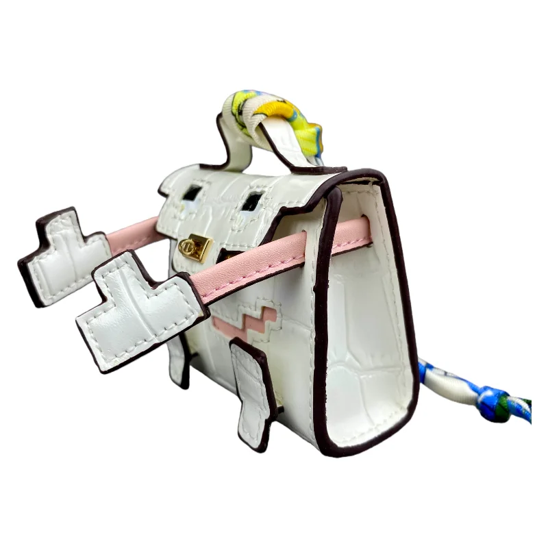 Mini-Pixel-Puppen-Taschenanhänger, bezaubernder, mit Krokodil geätzter PU-Leder-Schlüsselanhänger mit Beutel für Ohrhörer und Münzen, handgefertigtes Pastell-Cutie-Geschenk – Detail 14