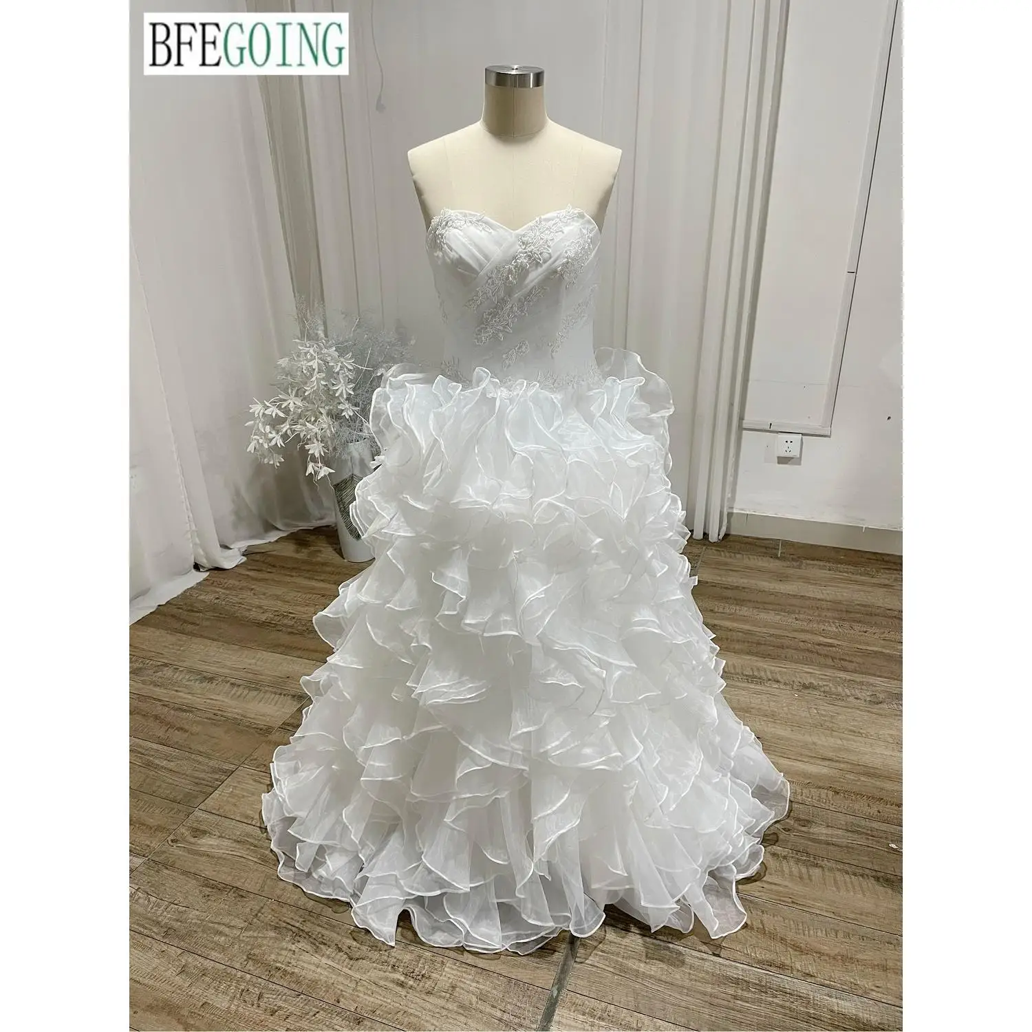 

Ivory Organza Sweetheart A-Line Wedding Dresses Custom Made Floor-Length Strapless Sleeveless Bridal Gowns