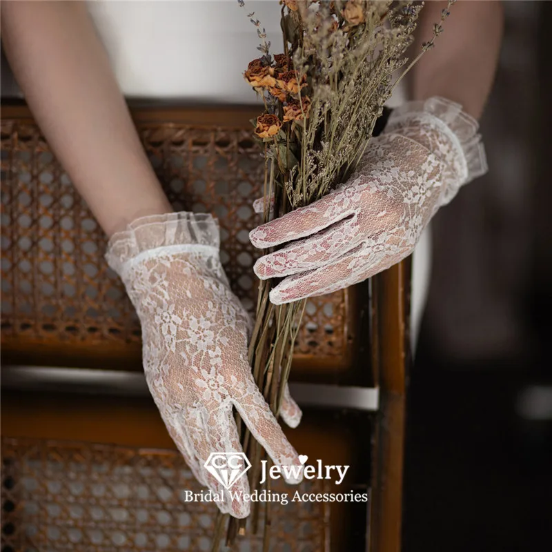 CC Vintage Gloves Wedding Events Women Accessories Bridal Mittens Engagement Wrist Finger Gants Ivory Color Lace Luvas WG093