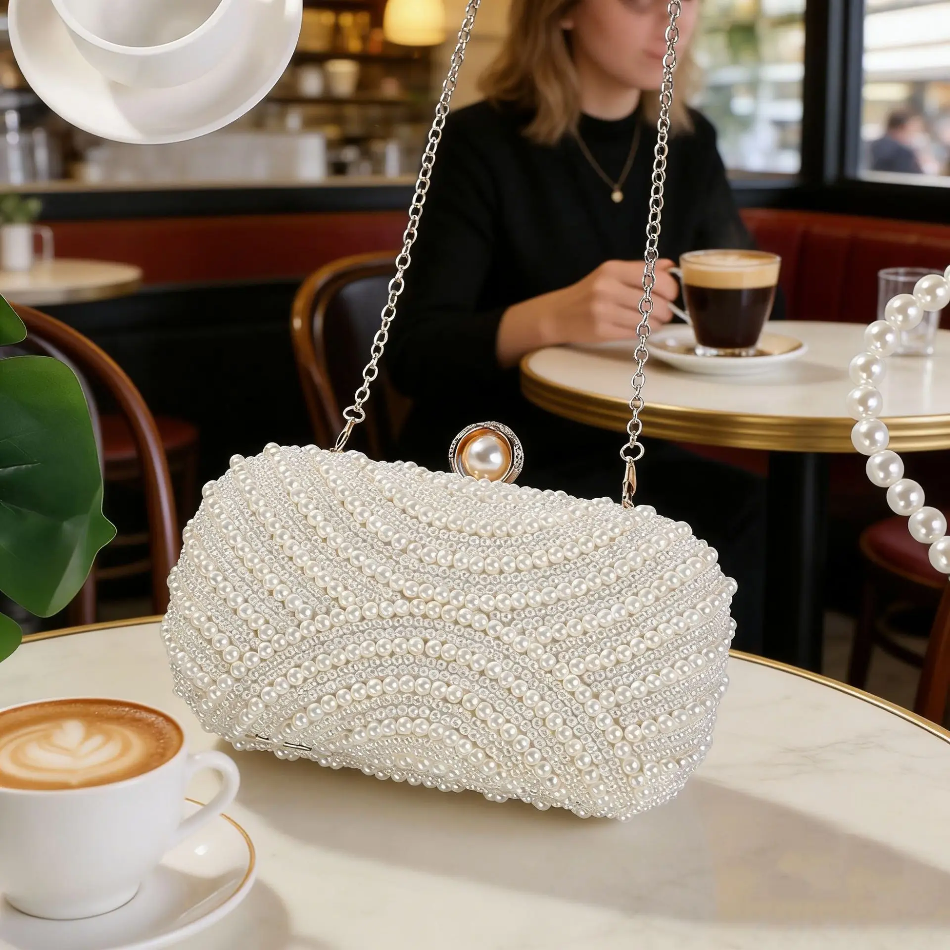 

Simple Women's Handheld Pearl Dinner Bag Banquet Party Buckle Portable Bag Handbag Cheongsam Bag