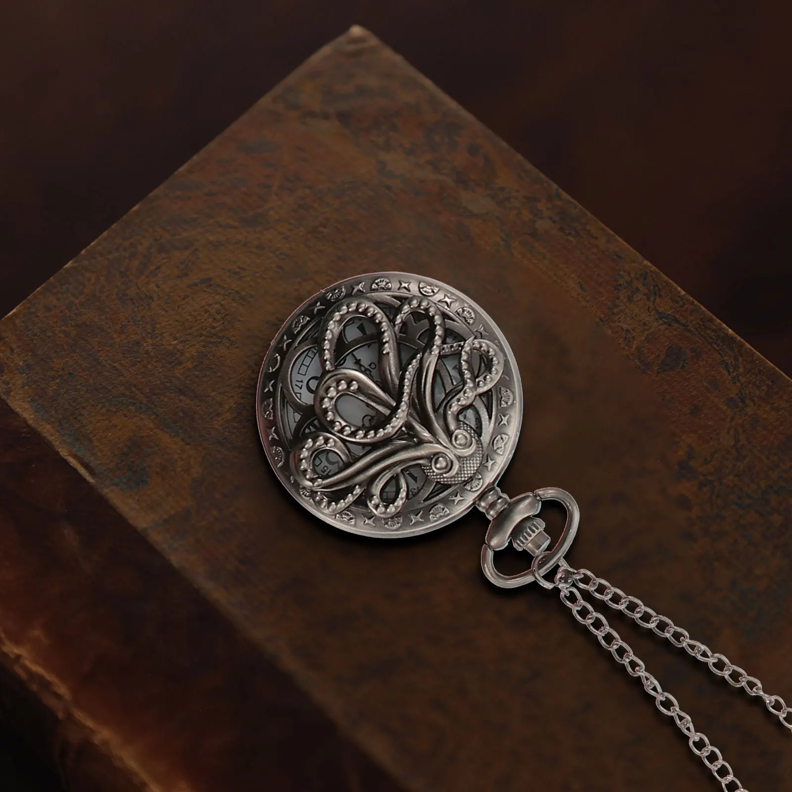 Рисунок 2 - винтажные карманные часы с полым