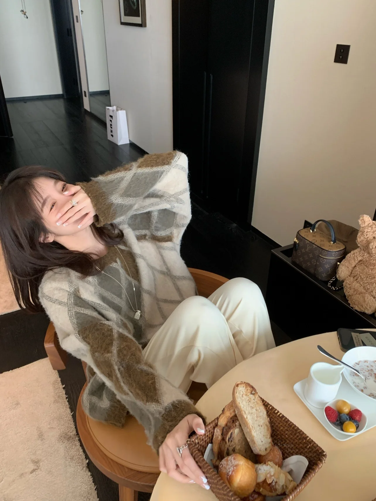 

FF BLUE Gentle Brown Knitted Sweater V-Ne Women's Faion Autumn Mid-Length Long Sve Leisure ternoon Tea Design Sense