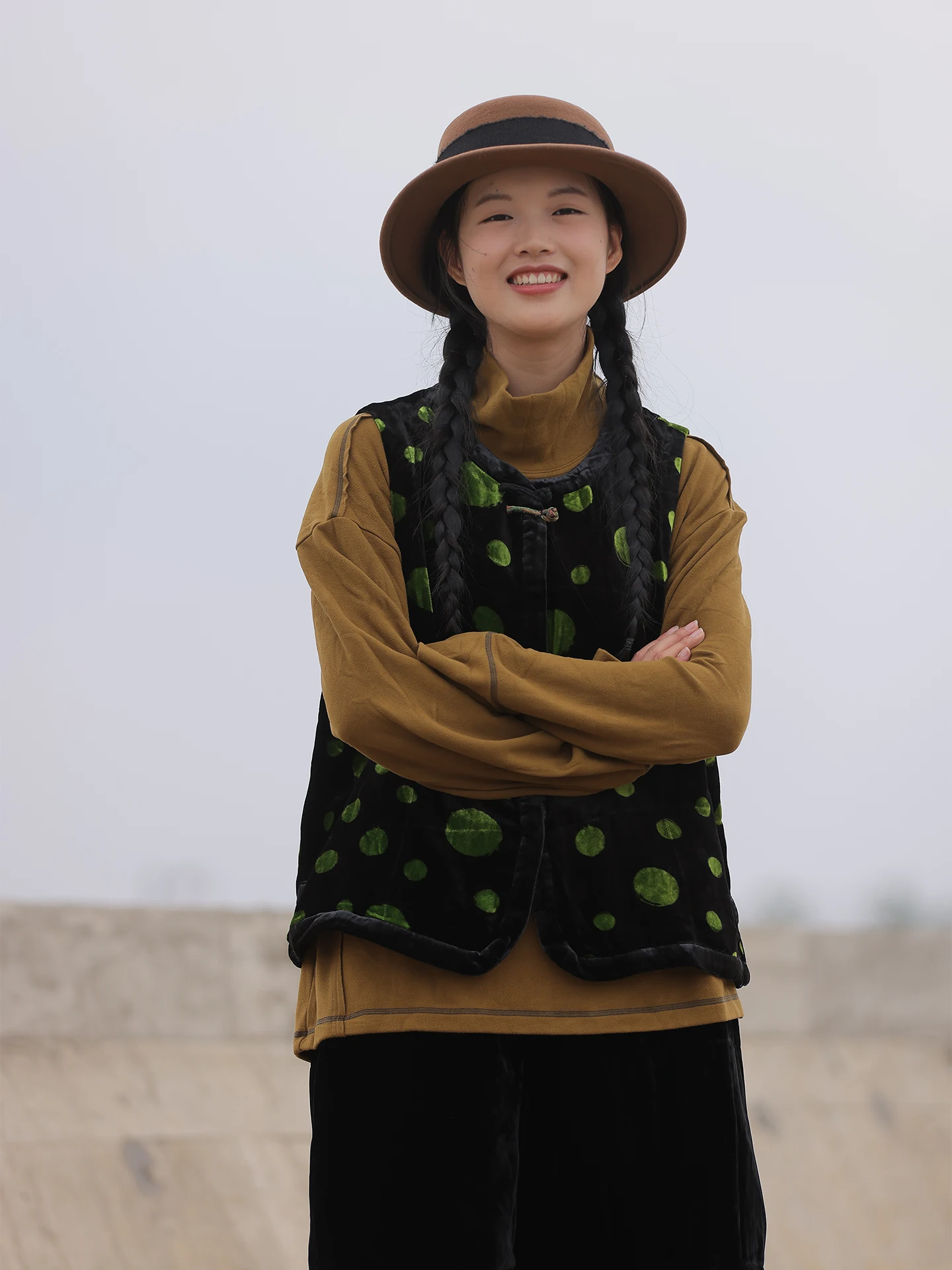 

Оригинальный дизайн, бархатный жилет в новом китайском стиле, свободный крой, осенне-зимняя модная женская жилетка, многофункциональная, синего цвета