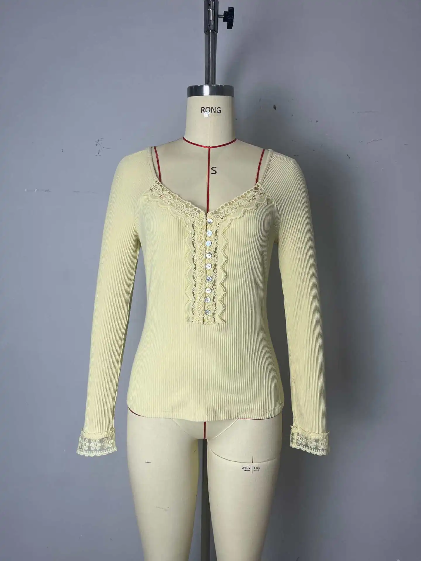 قميص نسائي خريفي جديد بأزرار وياقة من الدانتيل لعام 2025 قميص سفلي محبوك عالي الجودة #6