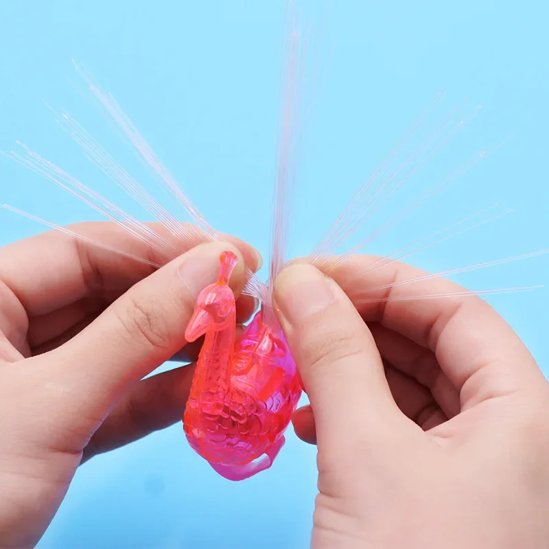 1 pz luminoso pavone decorazione luce aperta giocattoli Flash luci a LED stelle brillano nel buio giocattoli per bambini Glow In The Dark giocattolo per bambini