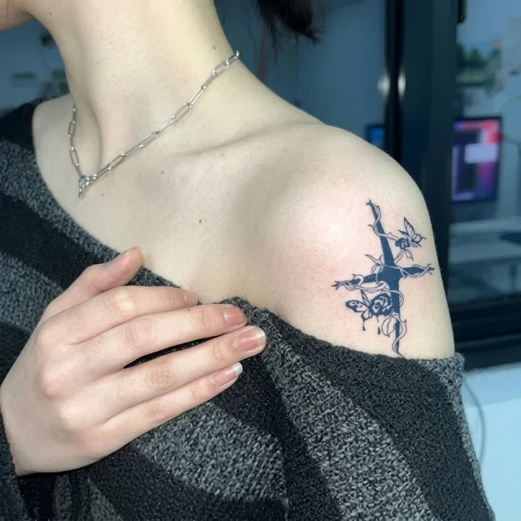 gattoo植物由来防水ノングレア長持ちタトゥーステッカー四芒星蔓蝶デザイン