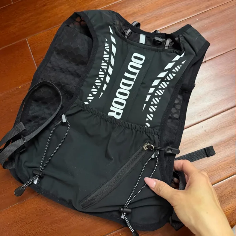 

2026 Running Hydrating Vest Backpack Ultralight Trail Jogging Vest for Men Women Breathable Sports Vest with 500ML Water Bottle