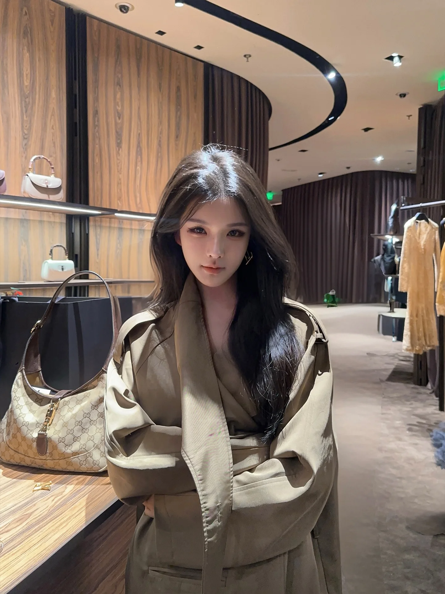 

Оригинальная летняя ветровка с высоким воротником, свободного кроя, с длинными рукавами, на одной пуговице, цветная