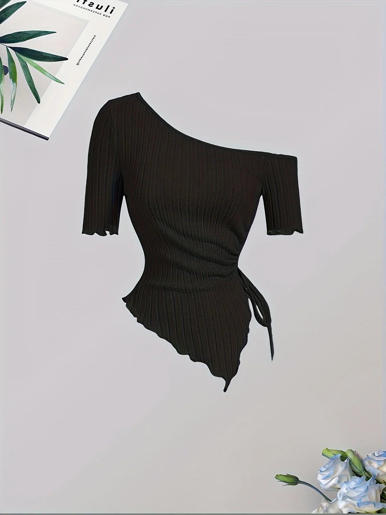 تي شيرت بتصميم عصري جديد بلون سادة وقابل للفصل، مع قميص بأكمام قصيرة وفتحة على الكتف #3