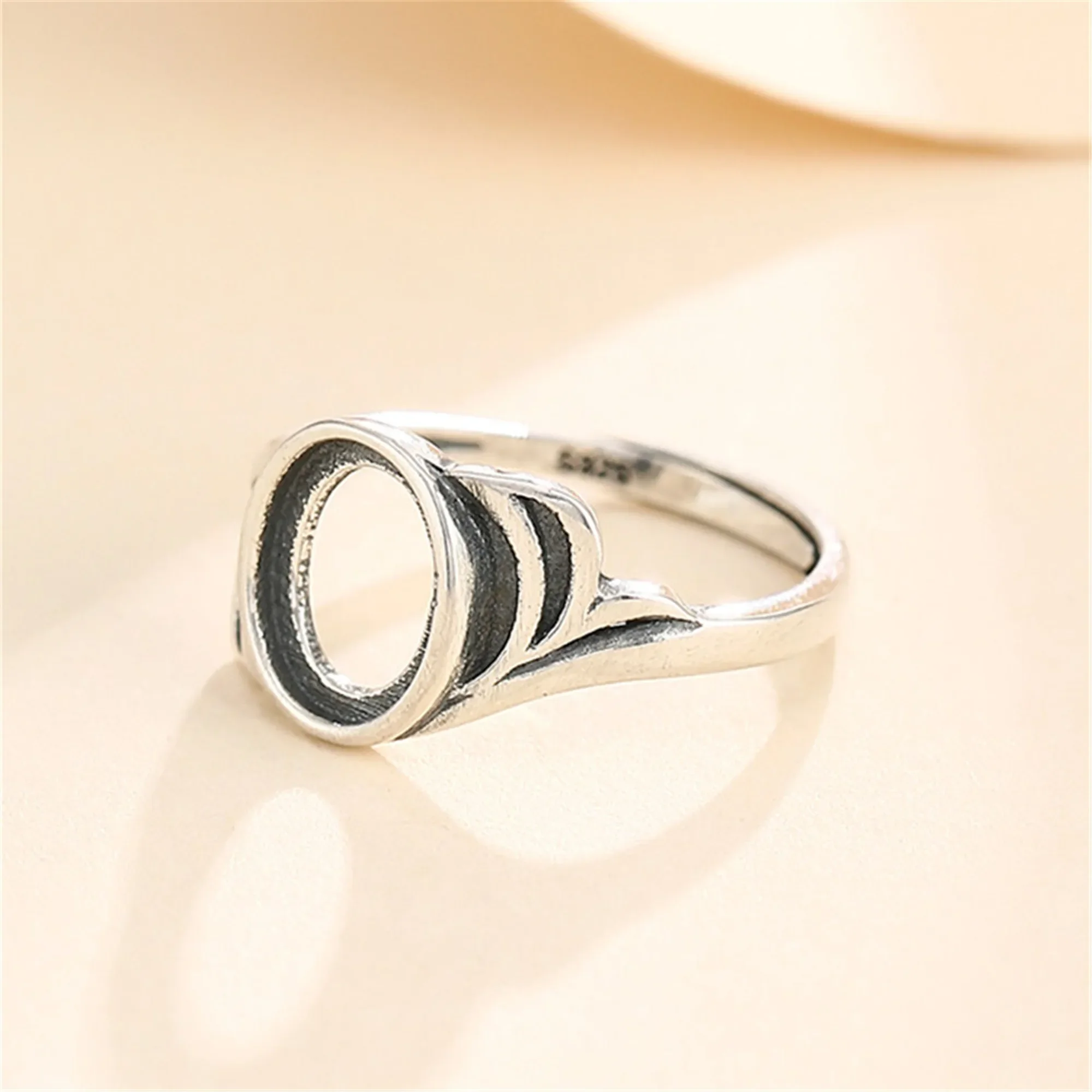 

Тайское регулируемое кольцо из стерлингового серебра для овальных кабошонов размером 6x8 мм/7x9 мм