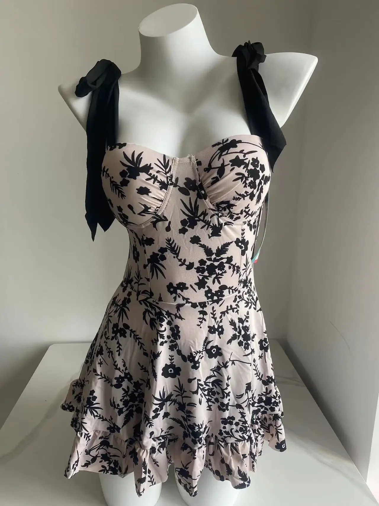 Costume da bagno con fiocco in cravatta da donna con ricamo in pizzo stile coreano copricostume con stampa arricciata e sottile costumi da bagno primaverili