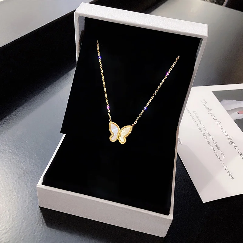 Korean Version Acrylic Butterfly Pendant Necklace For Women Gold Color Butterfly Necklace Simple Elegant Jewelry Wholesale