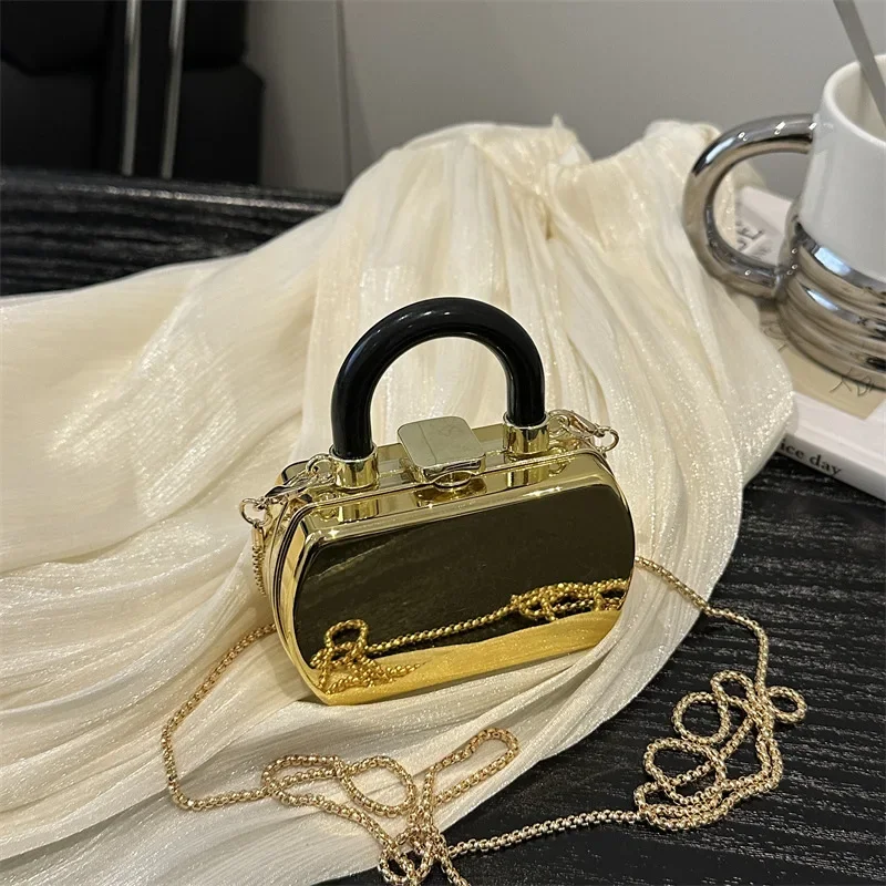 

Маленькая нишевая дизайнерская супер популярная мини-сумка для наушников с цепочкой 2025 однотонная яркая модная мини-сумка Bolsa Cuadrada Pequeña