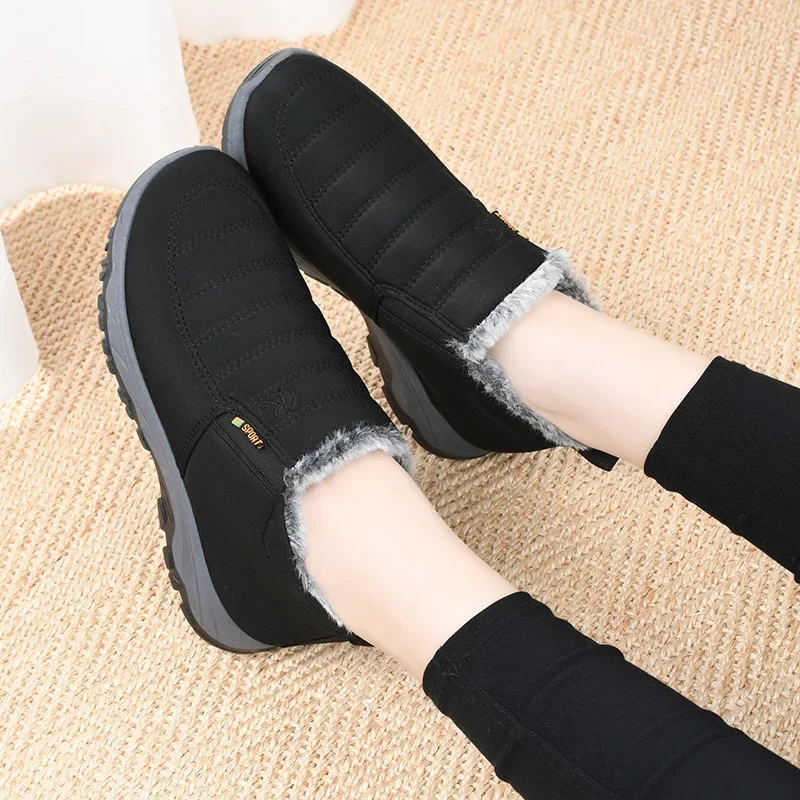 Women's Winter Warm Cotton Shoes Fleece-Lined Comfortable Mom Shoes Thickened Waterproof Non-Slip Beijing Cotton Boots For Middl