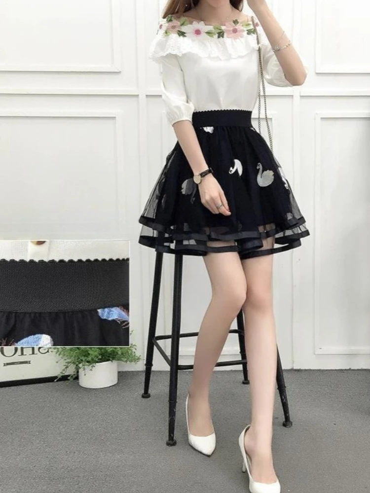 

Летний женский элегантный комплект 2026: топ с вышивкой на одно плечо и юбка из сетки, две части