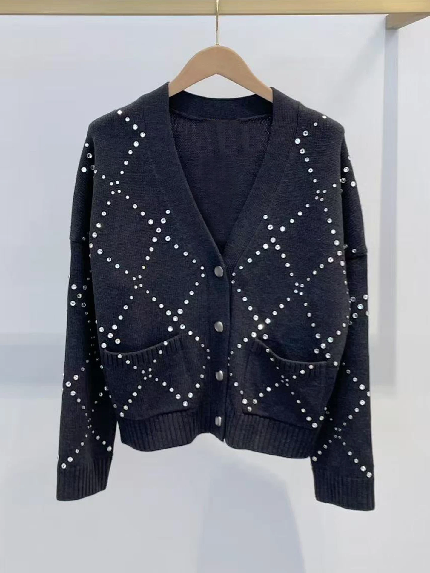 เสื้อคาร์ดิแกนถักไหมพรมสำหรับผู้หญิง แบรนด์ M Home Nan You รุ่น High End ประดับเพชรทรง V ดีไซน์ลำลอง สวมใส่สบาย เหมาะสำหรับฤดูใบไม้ร่วง ทรงปกติ