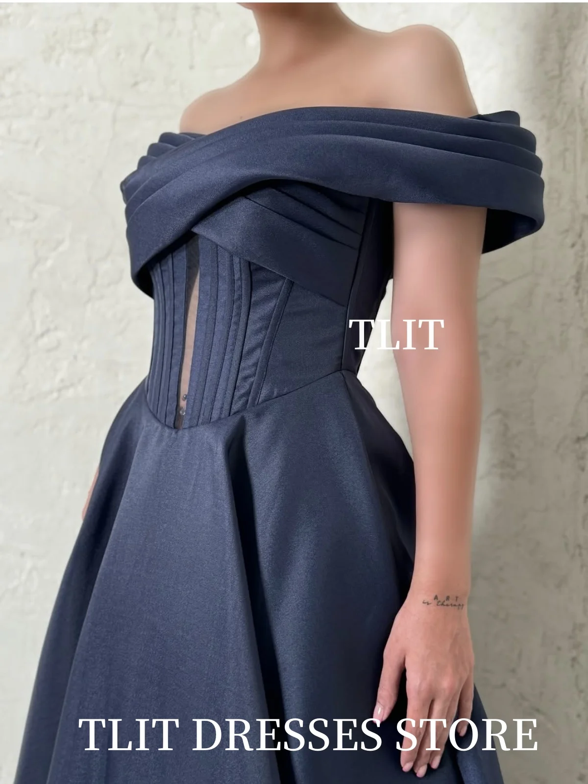 فساتين سهرة من الساتان والحرير باللون الأزرق الداكن من TLIT بدون حمالات فساتين حفلات مخصصة للحفلات مخصصة فيستدوس دي فييستا