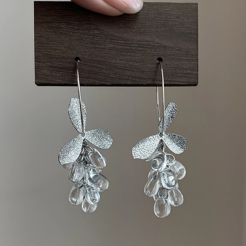 Extravagante Vintage Transparente Perlen-Trauben-Cluster-Anhänger-Ohrringe für Damen – Sommer 2026 Mode-Accessoire, elegante baumelnde Ohrringe – Detail 10