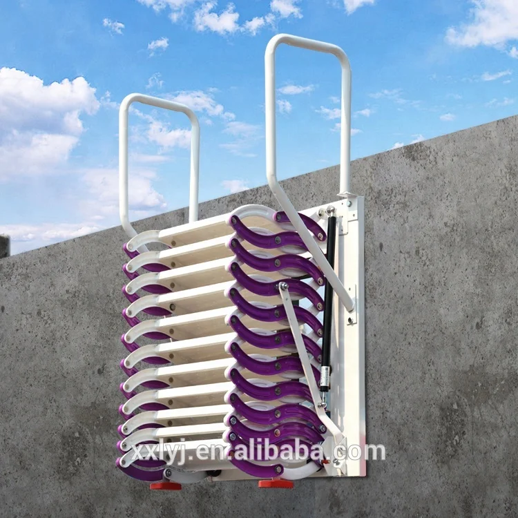 Montato su scale telescopiche a parete