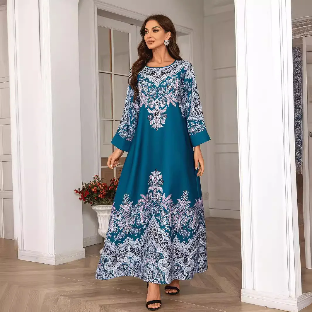 

Middle East Saudi Muslim robe unique embroidered dress elegant women's fashion simple temperament resort style high-end banquet