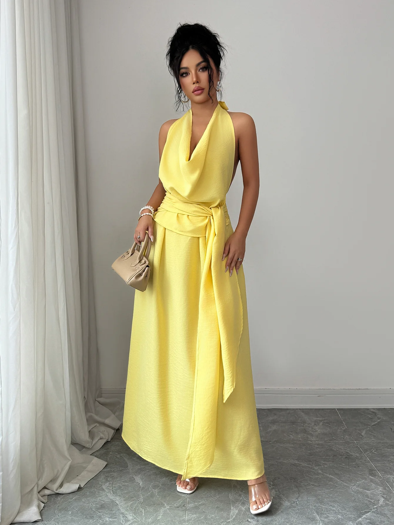 

Женское платье-бестселлер: Желтое макси-платье с воротником-халтер, драпировкой спереди, без рукавов, с поясом. Элегантное вечернее платье для вечеринок, свадеб, гостей, выпускных вечеров.