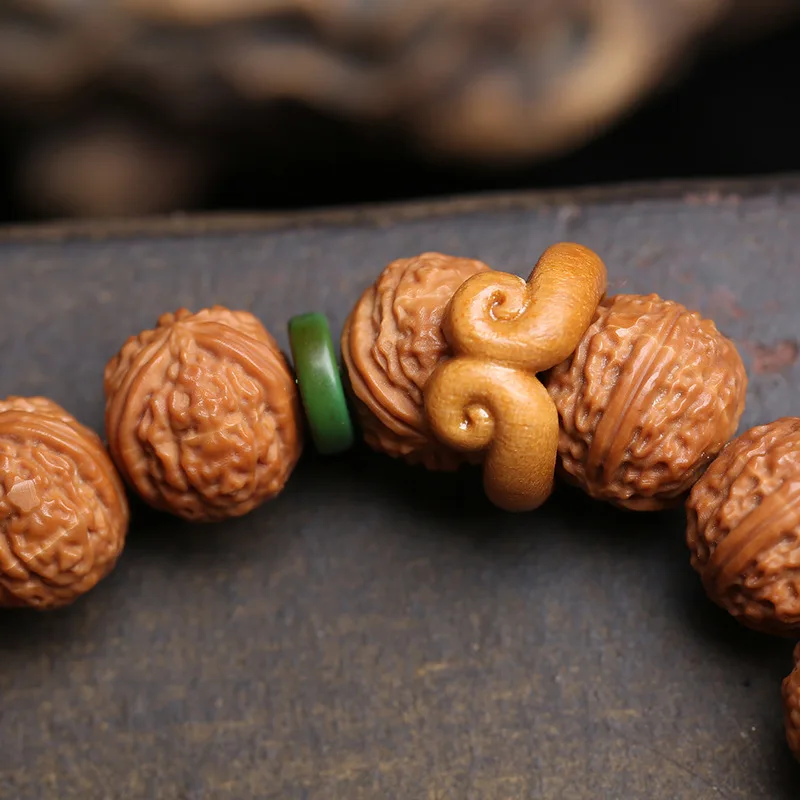 Single-strandnatural monkey head bodhi bead bracelet with peachwood pearls and recycled bone accessories forhandling and playing